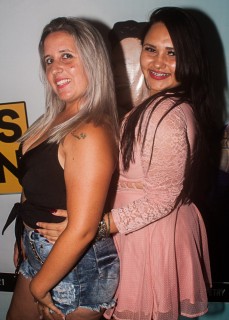 
<a style='margin-left: 5px;' class='btn btn-xs btn-social btn-facebook' href='https://www.facebook.com/sharer/sharer.php?u=https://www.galeramix.com.br/imagem/a67/800-800-90/conteudo/site_galerias/67/annita-petry-galera-mix-34.jpg' rel='popup' data-width='500' data-height='400'><i class='fa fa-facebook'></i>Compartilhar <span class='hidden-xs'>no Facebook</span>
</a> 
<a class='btn btn-default btn-xs' target='_blank' href='imagem/a67/800-800-90/conteudo/site_galerias/67/annita-petry-galera-mix-34.jpg'>
<span class='glyphicon glyphicon-cloud-download'></span> Salvar
</a>
