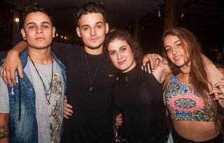 
<a style='margin-left: 5px;' class='btn btn-xs btn-social btn-facebook' href='https://www.facebook.com/sharer/sharer.php?u=https://www.galeramix.com.br/imagem/a67/800-800-90/conteudo/site_galerias/67/annita-petry-galera-mix-35.jpg' rel='popup' data-width='500' data-height='400'><i class='fa fa-facebook'></i>Compartilhar <span class='hidden-xs'>no Facebook</span>
</a> 
<a class='btn btn-default btn-xs' target='_blank' href='imagem/a67/800-800-90/conteudo/site_galerias/67/annita-petry-galera-mix-35.jpg'>
<span class='glyphicon glyphicon-cloud-download'></span> Salvar
</a>
