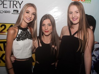 
<a style='margin-left: 5px;' class='btn btn-xs btn-social btn-facebook' href='https://www.facebook.com/sharer/sharer.php?u=https://www.galeramix.com.br/imagem/a67/800-800-90/conteudo/site_galerias/67/annita-petry-galera-mix-40.jpg' rel='popup' data-width='500' data-height='400'><i class='fa fa-facebook'></i>Compartilhar <span class='hidden-xs'>no Facebook</span>
</a> 
<a class='btn btn-default btn-xs' target='_blank' href='imagem/a67/800-800-90/conteudo/site_galerias/67/annita-petry-galera-mix-40.jpg'>
<span class='glyphicon glyphicon-cloud-download'></span> Salvar
</a>
