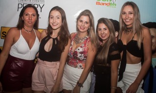 
<a style='margin-left: 5px;' class='btn btn-xs btn-social btn-facebook' href='https://www.facebook.com/sharer/sharer.php?u=https://www.galeramix.com.br/imagem/a67/800-800-90/conteudo/site_galerias/67/annita-petry-galera-mix-43.jpg' rel='popup' data-width='500' data-height='400'><i class='fa fa-facebook'></i>Compartilhar <span class='hidden-xs'>no Facebook</span>
</a> 
<a class='btn btn-default btn-xs' target='_blank' href='imagem/a67/800-800-90/conteudo/site_galerias/67/annita-petry-galera-mix-43.jpg'>
<span class='glyphicon glyphicon-cloud-download'></span> Salvar
</a>
