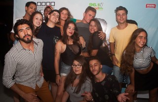 
<a style='margin-left: 5px;' class='btn btn-xs btn-social btn-facebook' href='https://www.facebook.com/sharer/sharer.php?u=https://www.galeramix.com.br/imagem/a67/800-800-90/conteudo/site_galerias/67/annita-petry-galera-mix-44.jpg' rel='popup' data-width='500' data-height='400'><i class='fa fa-facebook'></i>Compartilhar <span class='hidden-xs'>no Facebook</span>
</a> 
<a class='btn btn-default btn-xs' target='_blank' href='imagem/a67/800-800-90/conteudo/site_galerias/67/annita-petry-galera-mix-44.jpg'>
<span class='glyphicon glyphicon-cloud-download'></span> Salvar
</a>
