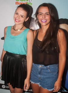 
<a style='margin-left: 5px;' class='btn btn-xs btn-social btn-facebook' href='https://www.facebook.com/sharer/sharer.php?u=https://www.galeramix.com.br/imagem/a67/800-800-90/conteudo/site_galerias/67/annita-petry-galera-mix-49.jpg' rel='popup' data-width='500' data-height='400'><i class='fa fa-facebook'></i>Compartilhar <span class='hidden-xs'>no Facebook</span>
</a> 
<a class='btn btn-default btn-xs' target='_blank' href='imagem/a67/800-800-90/conteudo/site_galerias/67/annita-petry-galera-mix-49.jpg'>
<span class='glyphicon glyphicon-cloud-download'></span> Salvar
</a>
