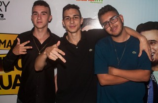 
<a style='margin-left: 5px;' class='btn btn-xs btn-social btn-facebook' href='https://www.facebook.com/sharer/sharer.php?u=https://www.galeramix.com.br/imagem/a67/800-800-90/conteudo/site_galerias/67/annita-petry-galera-mix-51.jpg' rel='popup' data-width='500' data-height='400'><i class='fa fa-facebook'></i>Compartilhar <span class='hidden-xs'>no Facebook</span>
</a> 
<a class='btn btn-default btn-xs' target='_blank' href='imagem/a67/800-800-90/conteudo/site_galerias/67/annita-petry-galera-mix-51.jpg'>
<span class='glyphicon glyphicon-cloud-download'></span> Salvar
</a>
