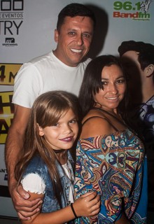 
<a style='margin-left: 5px;' class='btn btn-xs btn-social btn-facebook' href='https://www.facebook.com/sharer/sharer.php?u=https://www.galeramix.com.br/imagem/a67/800-800-90/conteudo/site_galerias/67/annita-petry-galera-mix-52.jpg' rel='popup' data-width='500' data-height='400'><i class='fa fa-facebook'></i>Compartilhar <span class='hidden-xs'>no Facebook</span>
</a> 
<a class='btn btn-default btn-xs' target='_blank' href='imagem/a67/800-800-90/conteudo/site_galerias/67/annita-petry-galera-mix-52.jpg'>
<span class='glyphicon glyphicon-cloud-download'></span> Salvar
</a>
