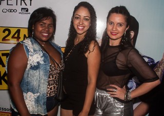 
<a style='margin-left: 5px;' class='btn btn-xs btn-social btn-facebook' href='https://www.facebook.com/sharer/sharer.php?u=https://www.galeramix.com.br/imagem/a67/800-800-90/conteudo/site_galerias/67/annita-petry-galera-mix-58.jpg' rel='popup' data-width='500' data-height='400'><i class='fa fa-facebook'></i>Compartilhar <span class='hidden-xs'>no Facebook</span>
</a> 
<a class='btn btn-default btn-xs' target='_blank' href='imagem/a67/800-800-90/conteudo/site_galerias/67/annita-petry-galera-mix-58.jpg'>
<span class='glyphicon glyphicon-cloud-download'></span> Salvar
</a>
