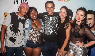 
<a style='margin-left: 5px;' class='btn btn-xs btn-social btn-facebook' href='https://www.facebook.com/sharer/sharer.php?u=https://www.galeramix.com.br/imagem/a67/800-800-90/conteudo/site_galerias/67/annita-petry-galera-mix-59.jpg' rel='popup' data-width='500' data-height='400'><i class='fa fa-facebook'></i>Compartilhar <span class='hidden-xs'>no Facebook</span>
</a> 
<a class='btn btn-default btn-xs' target='_blank' href='imagem/a67/800-800-90/conteudo/site_galerias/67/annita-petry-galera-mix-59.jpg'>
<span class='glyphicon glyphicon-cloud-download'></span> Salvar
</a>
