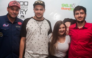 
<a style='margin-left: 5px;' class='btn btn-xs btn-social btn-facebook' href='https://www.facebook.com/sharer/sharer.php?u=https://www.galeramix.com.br/imagem/a67/800-800-90/conteudo/site_galerias/67/annita-petry-galera-mix-62.jpg' rel='popup' data-width='500' data-height='400'><i class='fa fa-facebook'></i>Compartilhar <span class='hidden-xs'>no Facebook</span>
</a> 
<a class='btn btn-default btn-xs' target='_blank' href='imagem/a67/800-800-90/conteudo/site_galerias/67/annita-petry-galera-mix-62.jpg'>
<span class='glyphicon glyphicon-cloud-download'></span> Salvar
</a>
