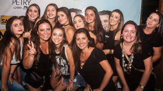 
<a style='margin-left: 5px;' class='btn btn-xs btn-social btn-facebook' href='https://www.facebook.com/sharer/sharer.php?u=https://www.galeramix.com.br/imagem/a67/800-800-90/conteudo/site_galerias/67/annita-petry-galera-mix-66.jpg' rel='popup' data-width='500' data-height='400'><i class='fa fa-facebook'></i>Compartilhar <span class='hidden-xs'>no Facebook</span>
</a> 
<a class='btn btn-default btn-xs' target='_blank' href='imagem/a67/800-800-90/conteudo/site_galerias/67/annita-petry-galera-mix-66.jpg'>
<span class='glyphicon glyphicon-cloud-download'></span> Salvar
</a>
