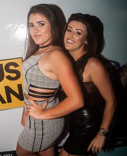 
<a style='margin-left: 5px;' class='btn btn-xs btn-social btn-facebook' href='https://www.facebook.com/sharer/sharer.php?u=https://www.galeramix.com.br/imagem/a67/800-800-90/conteudo/site_galerias/67/annita-petry-galera-mix-67.jpg' rel='popup' data-width='500' data-height='400'><i class='fa fa-facebook'></i>Compartilhar <span class='hidden-xs'>no Facebook</span>
</a> 
<a class='btn btn-default btn-xs' target='_blank' href='imagem/a67/800-800-90/conteudo/site_galerias/67/annita-petry-galera-mix-67.jpg'>
<span class='glyphicon glyphicon-cloud-download'></span> Salvar
</a>
