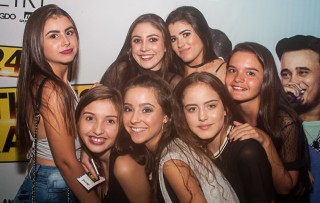 
<a style='margin-left: 5px;' class='btn btn-xs btn-social btn-facebook' href='https://www.facebook.com/sharer/sharer.php?u=https://www.galeramix.com.br/imagem/a67/800-800-90/conteudo/site_galerias/67/annita-petry-galera-mix-69.jpg' rel='popup' data-width='500' data-height='400'><i class='fa fa-facebook'></i>Compartilhar <span class='hidden-xs'>no Facebook</span>
</a> 
<a class='btn btn-default btn-xs' target='_blank' href='imagem/a67/800-800-90/conteudo/site_galerias/67/annita-petry-galera-mix-69.jpg'>
<span class='glyphicon glyphicon-cloud-download'></span> Salvar
</a>
