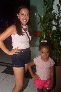 
<a style='margin-left: 5px;' class='btn btn-xs btn-social btn-facebook' href='https://www.facebook.com/sharer/sharer.php?u=https://www.galeramix.com.br/imagem/a67/800-800-90/conteudo/site_galerias/67/annita-petry-galera-mix-82.jpg' rel='popup' data-width='500' data-height='400'><i class='fa fa-facebook'></i>Compartilhar <span class='hidden-xs'>no Facebook</span>
</a> 
<a class='btn btn-default btn-xs' target='_blank' href='imagem/a67/800-800-90/conteudo/site_galerias/67/annita-petry-galera-mix-82.jpg'>
<span class='glyphicon glyphicon-cloud-download'></span> Salvar
</a>
