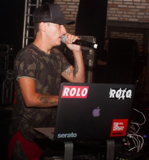 
<a style='margin-left: 5px;' class='btn btn-xs btn-social btn-facebook' href='https://www.facebook.com/sharer/sharer.php?u=https://www.galeramix.com.br/imagem/a67/800-800-90/conteudo/site_galerias/67/annita-petry-galera-mix-85.jpg' rel='popup' data-width='500' data-height='400'><i class='fa fa-facebook'></i>Compartilhar <span class='hidden-xs'>no Facebook</span>
</a> 
<a class='btn btn-default btn-xs' target='_blank' href='imagem/a67/800-800-90/conteudo/site_galerias/67/annita-petry-galera-mix-85.jpg'>
<span class='glyphicon glyphicon-cloud-download'></span> Salvar
</a>
