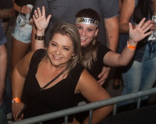 
<a style='margin-left: 5px;' class='btn btn-xs btn-social btn-facebook' href='https://www.facebook.com/sharer/sharer.php?u=https://www.galeramix.com.br/imagem/a67/800-800-90/conteudo/site_galerias/67/annita-petry-galera-mix-89.jpg' rel='popup' data-width='500' data-height='400'><i class='fa fa-facebook'></i>Compartilhar <span class='hidden-xs'>no Facebook</span>
</a> 
<a class='btn btn-default btn-xs' target='_blank' href='imagem/a67/800-800-90/conteudo/site_galerias/67/annita-petry-galera-mix-89.jpg'>
<span class='glyphicon glyphicon-cloud-download'></span> Salvar
</a>
