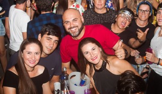 
<a style='margin-left: 5px;' class='btn btn-xs btn-social btn-facebook' href='https://www.facebook.com/sharer/sharer.php?u=https://www.galeramix.com.br/imagem/a67/800-800-90/conteudo/site_galerias/67/annita-petry-galera-mix-91.jpg' rel='popup' data-width='500' data-height='400'><i class='fa fa-facebook'></i>Compartilhar <span class='hidden-xs'>no Facebook</span>
</a> 
<a class='btn btn-default btn-xs' target='_blank' href='imagem/a67/800-800-90/conteudo/site_galerias/67/annita-petry-galera-mix-91.jpg'>
<span class='glyphicon glyphicon-cloud-download'></span> Salvar
</a>
