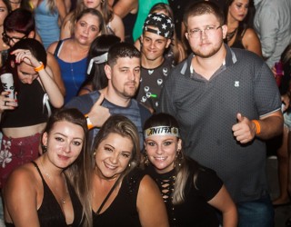 
<a style='margin-left: 5px;' class='btn btn-xs btn-social btn-facebook' href='https://www.facebook.com/sharer/sharer.php?u=https://www.galeramix.com.br/imagem/a67/800-800-90/conteudo/site_galerias/67/annita-petry-galera-mix-95.jpg' rel='popup' data-width='500' data-height='400'><i class='fa fa-facebook'></i>Compartilhar <span class='hidden-xs'>no Facebook</span>
</a> 
<a class='btn btn-default btn-xs' target='_blank' href='imagem/a67/800-800-90/conteudo/site_galerias/67/annita-petry-galera-mix-95.jpg'>
<span class='glyphicon glyphicon-cloud-download'></span> Salvar
</a>
