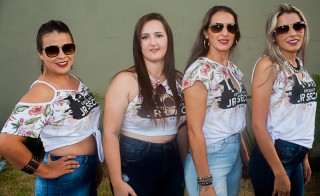 
    <a style='margin-left: 5px;' class='btn btn-xs btn-social btn-facebook' href='https://www.facebook.com/sharer/sharer.php?u=https://www.galeramix.com.br/imagem/a68/800-800-90/conteudo/site_galerias/68/10-costelaco-do-jr-seco-105.jpg' rel='popup' data-width='500' data-height='400'><i class='fa fa-facebook'></i>Compartilhar <span class='hidden-xs'>no Facebook</span>
</a> 
<a class='btn btn-default btn-xs' target='_blank' href='imagem/a68/800-800-90/conteudo/site_galerias/68/10-costelaco-do-jr-seco-105.jpg'>
    <span class='glyphicon glyphicon-cloud-download'></span> Salvar
</a>
