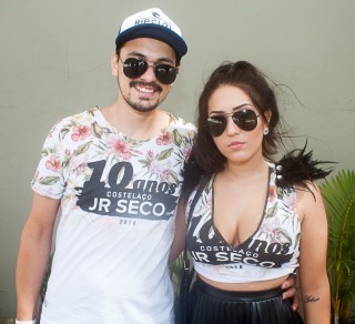 
<a style='margin-left: 5px;' class='btn btn-xs btn-social btn-facebook' href='https://www.facebook.com/sharer/sharer.php?u=https://www.galeramix.com.br/imagem/a68/800-800-90/conteudo/site_galerias/68/10-costelaco-do-jr-seco-12.jpg' rel='popup' data-width='500' data-height='400'><i class='fa fa-facebook'></i>Compartilhar <span class='hidden-xs'>no Facebook</span>
</a> 
<a class='btn btn-default btn-xs' target='_blank' href='imagem/a68/800-800-90/conteudo/site_galerias/68/10-costelaco-do-jr-seco-12.jpg'>
<span class='glyphicon glyphicon-cloud-download'></span> Salvar
</a>
