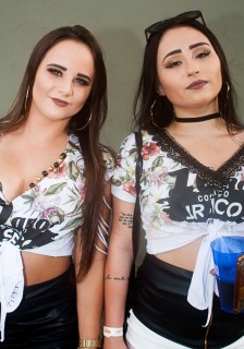 
<a style='margin-left: 5px;' class='btn btn-xs btn-social btn-facebook' href='https://www.facebook.com/sharer/sharer.php?u=https://www.galeramix.com.br/imagem/a68/800-800-90/conteudo/site_galerias/68/10-costelaco-do-jr-seco-126.jpg' rel='popup' data-width='500' data-height='400'><i class='fa fa-facebook'></i>Compartilhar <span class='hidden-xs'>no Facebook</span>
</a> 
<a class='btn btn-default btn-xs' target='_blank' href='imagem/a68/800-800-90/conteudo/site_galerias/68/10-costelaco-do-jr-seco-126.jpg'>
<span class='glyphicon glyphicon-cloud-download'></span> Salvar
</a>
