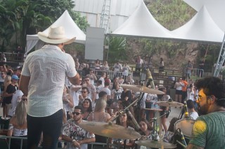 
<a style='margin-left: 5px;' class='btn btn-xs btn-social btn-facebook' href='https://www.facebook.com/sharer/sharer.php?u=https://www.galeramix.com.br/imagem/a68/800-800-90/conteudo/site_galerias/68/10-costelaco-do-jr-seco-128.jpg' rel='popup' data-width='500' data-height='400'><i class='fa fa-facebook'></i>Compartilhar <span class='hidden-xs'>no Facebook</span>
</a> 
<a class='btn btn-default btn-xs' target='_blank' href='imagem/a68/800-800-90/conteudo/site_galerias/68/10-costelaco-do-jr-seco-128.jpg'>
<span class='glyphicon glyphicon-cloud-download'></span> Salvar
</a>
