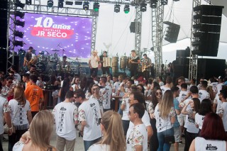 
<a style='margin-left: 5px;' class='btn btn-xs btn-social btn-facebook' href='https://www.facebook.com/sharer/sharer.php?u=https://www.galeramix.com.br/imagem/a68/800-800-90/conteudo/site_galerias/68/10-costelaco-do-jr-seco-129.jpg' rel='popup' data-width='500' data-height='400'><i class='fa fa-facebook'></i>Compartilhar <span class='hidden-xs'>no Facebook</span>
</a> 
<a class='btn btn-default btn-xs' target='_blank' href='imagem/a68/800-800-90/conteudo/site_galerias/68/10-costelaco-do-jr-seco-129.jpg'>
<span class='glyphicon glyphicon-cloud-download'></span> Salvar
</a>
