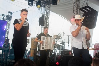 
<a style='margin-left: 5px;' class='btn btn-xs btn-social btn-facebook' href='https://www.facebook.com/sharer/sharer.php?u=https://www.galeramix.com.br/imagem/a68/800-800-90/conteudo/site_galerias/68/10-costelaco-do-jr-seco-132.jpg' rel='popup' data-width='500' data-height='400'><i class='fa fa-facebook'></i>Compartilhar <span class='hidden-xs'>no Facebook</span>
</a> 
<a class='btn btn-default btn-xs' target='_blank' href='imagem/a68/800-800-90/conteudo/site_galerias/68/10-costelaco-do-jr-seco-132.jpg'>
<span class='glyphicon glyphicon-cloud-download'></span> Salvar
</a>
