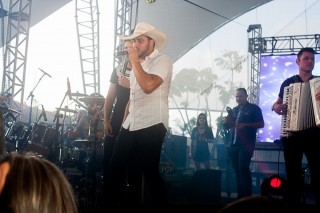 
<a style='margin-left: 5px;' class='btn btn-xs btn-social btn-facebook' href='https://www.facebook.com/sharer/sharer.php?u=https://www.galeramix.com.br/imagem/a68/800-800-90/conteudo/site_galerias/68/10-costelaco-do-jr-seco-133.jpg' rel='popup' data-width='500' data-height='400'><i class='fa fa-facebook'></i>Compartilhar <span class='hidden-xs'>no Facebook</span>
</a> 
<a class='btn btn-default btn-xs' target='_blank' href='imagem/a68/800-800-90/conteudo/site_galerias/68/10-costelaco-do-jr-seco-133.jpg'>
<span class='glyphicon glyphicon-cloud-download'></span> Salvar
</a>
