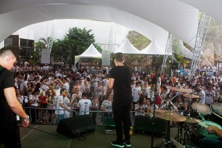 
<a style='margin-left: 5px;' class='btn btn-xs btn-social btn-facebook' href='https://www.facebook.com/sharer/sharer.php?u=https://www.galeramix.com.br/imagem/a68/800-800-90/conteudo/site_galerias/68/10-costelaco-do-jr-seco-137.jpg' rel='popup' data-width='500' data-height='400'><i class='fa fa-facebook'></i>Compartilhar <span class='hidden-xs'>no Facebook</span>
</a> 
<a class='btn btn-default btn-xs' target='_blank' href='imagem/a68/800-800-90/conteudo/site_galerias/68/10-costelaco-do-jr-seco-137.jpg'>
<span class='glyphicon glyphicon-cloud-download'></span> Salvar
</a>
