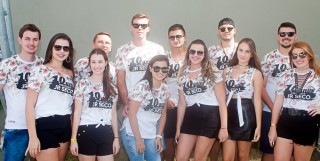 
<a style='margin-left: 5px;' class='btn btn-xs btn-social btn-facebook' href='https://www.facebook.com/sharer/sharer.php?u=https://www.galeramix.com.br/imagem/a68/800-800-90/conteudo/site_galerias/68/10-costelaco-do-jr-seco-14.jpg' rel='popup' data-width='500' data-height='400'><i class='fa fa-facebook'></i>Compartilhar <span class='hidden-xs'>no Facebook</span>
</a> 
<a class='btn btn-default btn-xs' target='_blank' href='imagem/a68/800-800-90/conteudo/site_galerias/68/10-costelaco-do-jr-seco-14.jpg'>
<span class='glyphicon glyphicon-cloud-download'></span> Salvar
</a>
