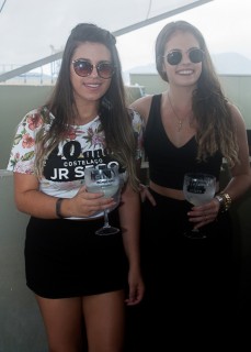 
<a style='margin-left: 5px;' class='btn btn-xs btn-social btn-facebook' href='https://www.facebook.com/sharer/sharer.php?u=https://www.galeramix.com.br/imagem/a68/800-800-90/conteudo/site_galerias/68/10-costelaco-do-jr-seco-142.jpg' rel='popup' data-width='500' data-height='400'><i class='fa fa-facebook'></i>Compartilhar <span class='hidden-xs'>no Facebook</span>
</a> 
<a class='btn btn-default btn-xs' target='_blank' href='imagem/a68/800-800-90/conteudo/site_galerias/68/10-costelaco-do-jr-seco-142.jpg'>
<span class='glyphicon glyphicon-cloud-download'></span> Salvar
</a>
