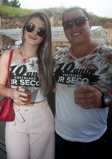 
<a style='margin-left: 5px;' class='btn btn-xs btn-social btn-facebook' href='https://www.facebook.com/sharer/sharer.php?u=https://www.galeramix.com.br/imagem/a68/800-800-90/conteudo/site_galerias/68/10-costelaco-do-jr-seco-146.jpg' rel='popup' data-width='500' data-height='400'><i class='fa fa-facebook'></i>Compartilhar <span class='hidden-xs'>no Facebook</span>
</a> 
<a class='btn btn-default btn-xs' target='_blank' href='imagem/a68/800-800-90/conteudo/site_galerias/68/10-costelaco-do-jr-seco-146.jpg'>
<span class='glyphicon glyphicon-cloud-download'></span> Salvar
</a>
