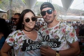 
<a style='margin-left: 5px;' class='btn btn-xs btn-social btn-facebook' href='https://www.facebook.com/sharer/sharer.php?u=https://www.galeramix.com.br/imagem/a68/800-800-90/conteudo/site_galerias/68/10-costelaco-do-jr-seco-150.jpg' rel='popup' data-width='500' data-height='400'><i class='fa fa-facebook'></i>Compartilhar <span class='hidden-xs'>no Facebook</span>
</a> 
<a class='btn btn-default btn-xs' target='_blank' href='imagem/a68/800-800-90/conteudo/site_galerias/68/10-costelaco-do-jr-seco-150.jpg'>
<span class='glyphicon glyphicon-cloud-download'></span> Salvar
</a>
