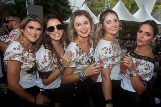 
<a style='margin-left: 5px;' class='btn btn-xs btn-social btn-facebook' href='https://www.facebook.com/sharer/sharer.php?u=https://www.galeramix.com.br/imagem/a68/800-800-90/conteudo/site_galerias/68/10-costelaco-do-jr-seco-159.jpg' rel='popup' data-width='500' data-height='400'><i class='fa fa-facebook'></i>Compartilhar <span class='hidden-xs'>no Facebook</span>
</a> 
<a class='btn btn-default btn-xs' target='_blank' href='imagem/a68/800-800-90/conteudo/site_galerias/68/10-costelaco-do-jr-seco-159.jpg'>
<span class='glyphicon glyphicon-cloud-download'></span> Salvar
</a>
