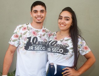 
<a style='margin-left: 5px;' class='btn btn-xs btn-social btn-facebook' href='https://www.facebook.com/sharer/sharer.php?u=https://www.galeramix.com.br/imagem/a68/800-800-90/conteudo/site_galerias/68/10-costelaco-do-jr-seco-16.jpg' rel='popup' data-width='500' data-height='400'><i class='fa fa-facebook'></i>Compartilhar <span class='hidden-xs'>no Facebook</span>
</a> 
<a class='btn btn-default btn-xs' target='_blank' href='imagem/a68/800-800-90/conteudo/site_galerias/68/10-costelaco-do-jr-seco-16.jpg'>
<span class='glyphicon glyphicon-cloud-download'></span> Salvar
</a>
