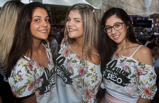 
<a style='margin-left: 5px;' class='btn btn-xs btn-social btn-facebook' href='https://www.facebook.com/sharer/sharer.php?u=https://www.galeramix.com.br/imagem/a68/800-800-90/conteudo/site_galerias/68/10-costelaco-do-jr-seco-160.jpg' rel='popup' data-width='500' data-height='400'><i class='fa fa-facebook'></i>Compartilhar <span class='hidden-xs'>no Facebook</span>
</a> 
<a class='btn btn-default btn-xs' target='_blank' href='imagem/a68/800-800-90/conteudo/site_galerias/68/10-costelaco-do-jr-seco-160.jpg'>
<span class='glyphicon glyphicon-cloud-download'></span> Salvar
</a>
