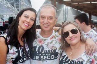 
<a style='margin-left: 5px;' class='btn btn-xs btn-social btn-facebook' href='https://www.facebook.com/sharer/sharer.php?u=https://www.galeramix.com.br/imagem/a68/800-800-90/conteudo/site_galerias/68/10-costelaco-do-jr-seco-164.jpg' rel='popup' data-width='500' data-height='400'><i class='fa fa-facebook'></i>Compartilhar <span class='hidden-xs'>no Facebook</span>
</a> 
<a class='btn btn-default btn-xs' target='_blank' href='imagem/a68/800-800-90/conteudo/site_galerias/68/10-costelaco-do-jr-seco-164.jpg'>
<span class='glyphicon glyphicon-cloud-download'></span> Salvar
</a>
