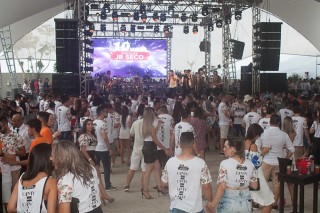 
<a style='margin-left: 5px;' class='btn btn-xs btn-social btn-facebook' href='https://www.facebook.com/sharer/sharer.php?u=https://www.galeramix.com.br/imagem/a68/800-800-90/conteudo/site_galerias/68/10-costelaco-do-jr-seco-168.jpg' rel='popup' data-width='500' data-height='400'><i class='fa fa-facebook'></i>Compartilhar <span class='hidden-xs'>no Facebook</span>
</a> 
<a class='btn btn-default btn-xs' target='_blank' href='imagem/a68/800-800-90/conteudo/site_galerias/68/10-costelaco-do-jr-seco-168.jpg'>
<span class='glyphicon glyphicon-cloud-download'></span> Salvar
</a>
