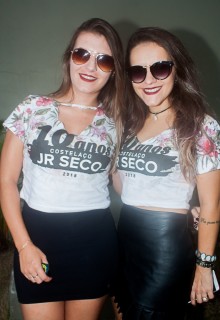 
<a style='margin-left: 5px;' class='btn btn-xs btn-social btn-facebook' href='https://www.facebook.com/sharer/sharer.php?u=https://www.galeramix.com.br/imagem/a68/800-800-90/conteudo/site_galerias/68/10-costelaco-do-jr-seco-178.jpg' rel='popup' data-width='500' data-height='400'><i class='fa fa-facebook'></i>Compartilhar <span class='hidden-xs'>no Facebook</span>
</a> 
<a class='btn btn-default btn-xs' target='_blank' href='imagem/a68/800-800-90/conteudo/site_galerias/68/10-costelaco-do-jr-seco-178.jpg'>
<span class='glyphicon glyphicon-cloud-download'></span> Salvar
</a>
