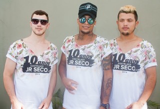 
<a style='margin-left: 5px;' class='btn btn-xs btn-social btn-facebook' href='https://www.facebook.com/sharer/sharer.php?u=https://www.galeramix.com.br/imagem/a68/800-800-90/conteudo/site_galerias/68/10-costelaco-do-jr-seco-18.jpg' rel='popup' data-width='500' data-height='400'><i class='fa fa-facebook'></i>Compartilhar <span class='hidden-xs'>no Facebook</span>
</a> 
<a class='btn btn-default btn-xs' target='_blank' href='imagem/a68/800-800-90/conteudo/site_galerias/68/10-costelaco-do-jr-seco-18.jpg'>
<span class='glyphicon glyphicon-cloud-download'></span> Salvar
</a>
