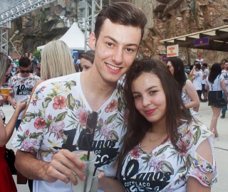 
<a style='margin-left: 5px;' class='btn btn-xs btn-social btn-facebook' href='https://www.facebook.com/sharer/sharer.php?u=https://www.galeramix.com.br/imagem/a68/800-800-90/conteudo/site_galerias/68/10-costelaco-do-jr-seco-186.jpg' rel='popup' data-width='500' data-height='400'><i class='fa fa-facebook'></i>Compartilhar <span class='hidden-xs'>no Facebook</span>
</a> 
<a class='btn btn-default btn-xs' target='_blank' href='imagem/a68/800-800-90/conteudo/site_galerias/68/10-costelaco-do-jr-seco-186.jpg'>
<span class='glyphicon glyphicon-cloud-download'></span> Salvar
</a>
