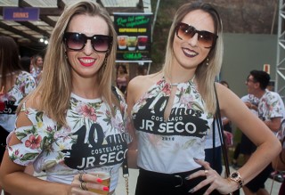 
<a style='margin-left: 5px;' class='btn btn-xs btn-social btn-facebook' href='https://www.facebook.com/sharer/sharer.php?u=https://www.galeramix.com.br/imagem/a68/800-800-90/conteudo/site_galerias/68/10-costelaco-do-jr-seco-187.jpg' rel='popup' data-width='500' data-height='400'><i class='fa fa-facebook'></i>Compartilhar <span class='hidden-xs'>no Facebook</span>
</a> 
<a class='btn btn-default btn-xs' target='_blank' href='imagem/a68/800-800-90/conteudo/site_galerias/68/10-costelaco-do-jr-seco-187.jpg'>
<span class='glyphicon glyphicon-cloud-download'></span> Salvar
</a>
