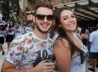 
<a style='margin-left: 5px;' class='btn btn-xs btn-social btn-facebook' href='https://www.facebook.com/sharer/sharer.php?u=https://www.galeramix.com.br/imagem/a68/800-800-90/conteudo/site_galerias/68/10-costelaco-do-jr-seco-188.jpg' rel='popup' data-width='500' data-height='400'><i class='fa fa-facebook'></i>Compartilhar <span class='hidden-xs'>no Facebook</span>
</a> 
<a class='btn btn-default btn-xs' target='_blank' href='imagem/a68/800-800-90/conteudo/site_galerias/68/10-costelaco-do-jr-seco-188.jpg'>
<span class='glyphicon glyphicon-cloud-download'></span> Salvar
</a>
