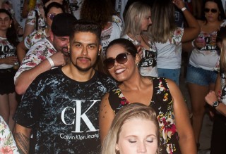 
<a style='margin-left: 5px;' class='btn btn-xs btn-social btn-facebook' href='https://www.facebook.com/sharer/sharer.php?u=https://www.galeramix.com.br/imagem/a68/800-800-90/conteudo/site_galerias/68/10-costelaco-do-jr-seco-198.jpg' rel='popup' data-width='500' data-height='400'><i class='fa fa-facebook'></i>Compartilhar <span class='hidden-xs'>no Facebook</span>
</a> 
<a class='btn btn-default btn-xs' target='_blank' href='imagem/a68/800-800-90/conteudo/site_galerias/68/10-costelaco-do-jr-seco-198.jpg'>
<span class='glyphicon glyphicon-cloud-download'></span> Salvar
</a>
