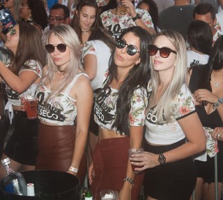 
<a style='margin-left: 5px;' class='btn btn-xs btn-social btn-facebook' href='https://www.facebook.com/sharer/sharer.php?u=https://www.galeramix.com.br/imagem/a68/800-800-90/conteudo/site_galerias/68/10-costelaco-do-jr-seco-206.jpg' rel='popup' data-width='500' data-height='400'><i class='fa fa-facebook'></i>Compartilhar <span class='hidden-xs'>no Facebook</span>
</a> 
<a class='btn btn-default btn-xs' target='_blank' href='imagem/a68/800-800-90/conteudo/site_galerias/68/10-costelaco-do-jr-seco-206.jpg'>
<span class='glyphicon glyphicon-cloud-download'></span> Salvar
</a>
