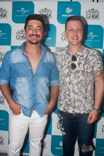 
<a style='margin-left: 5px;' class='btn btn-xs btn-social btn-facebook' href='https://www.facebook.com/sharer/sharer.php?u=https://www.galeramix.com.br/imagem/a68/800-800-90/conteudo/site_galerias/68/10-costelaco-do-jr-seco-210.jpg' rel='popup' data-width='500' data-height='400'><i class='fa fa-facebook'></i>Compartilhar <span class='hidden-xs'>no Facebook</span>
</a> 
<a class='btn btn-default btn-xs' target='_blank' href='imagem/a68/800-800-90/conteudo/site_galerias/68/10-costelaco-do-jr-seco-210.jpg'>
<span class='glyphicon glyphicon-cloud-download'></span> Salvar
</a>
