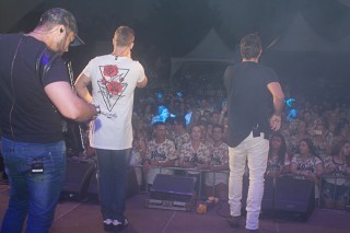 
<a style='margin-left: 5px;' class='btn btn-xs btn-social btn-facebook' href='https://www.facebook.com/sharer/sharer.php?u=https://www.galeramix.com.br/imagem/a68/800-800-90/conteudo/site_galerias/68/10-costelaco-do-jr-seco-216.jpg' rel='popup' data-width='500' data-height='400'><i class='fa fa-facebook'></i>Compartilhar <span class='hidden-xs'>no Facebook</span>
</a> 
<a class='btn btn-default btn-xs' target='_blank' href='imagem/a68/800-800-90/conteudo/site_galerias/68/10-costelaco-do-jr-seco-216.jpg'>
<span class='glyphicon glyphicon-cloud-download'></span> Salvar
</a>
