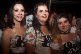 
<a style='margin-left: 5px;' class='btn btn-xs btn-social btn-facebook' href='https://www.facebook.com/sharer/sharer.php?u=https://www.galeramix.com.br/imagem/a68/800-800-90/conteudo/site_galerias/68/10-costelaco-do-jr-seco-227.jpg' rel='popup' data-width='500' data-height='400'><i class='fa fa-facebook'></i>Compartilhar <span class='hidden-xs'>no Facebook</span>
</a> 
<a class='btn btn-default btn-xs' target='_blank' href='imagem/a68/800-800-90/conteudo/site_galerias/68/10-costelaco-do-jr-seco-227.jpg'>
<span class='glyphicon glyphicon-cloud-download'></span> Salvar
</a>
