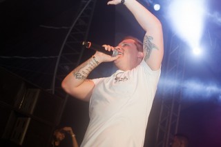 
<a style='margin-left: 5px;' class='btn btn-xs btn-social btn-facebook' href='https://www.facebook.com/sharer/sharer.php?u=https://www.galeramix.com.br/imagem/a68/800-800-90/conteudo/site_galerias/68/10-costelaco-do-jr-seco-233.jpg' rel='popup' data-width='500' data-height='400'><i class='fa fa-facebook'></i>Compartilhar <span class='hidden-xs'>no Facebook</span>
</a> 
<a class='btn btn-default btn-xs' target='_blank' href='imagem/a68/800-800-90/conteudo/site_galerias/68/10-costelaco-do-jr-seco-233.jpg'>
<span class='glyphicon glyphicon-cloud-download'></span> Salvar
</a>
