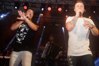 
<a style='margin-left: 5px;' class='btn btn-xs btn-social btn-facebook' href='https://www.facebook.com/sharer/sharer.php?u=https://www.galeramix.com.br/imagem/a68/800-800-90/conteudo/site_galerias/68/10-costelaco-do-jr-seco-235.jpg' rel='popup' data-width='500' data-height='400'><i class='fa fa-facebook'></i>Compartilhar <span class='hidden-xs'>no Facebook</span>
</a> 
<a class='btn btn-default btn-xs' target='_blank' href='imagem/a68/800-800-90/conteudo/site_galerias/68/10-costelaco-do-jr-seco-235.jpg'>
<span class='glyphicon glyphicon-cloud-download'></span> Salvar
</a>
