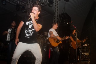 
<a style='margin-left: 5px;' class='btn btn-xs btn-social btn-facebook' href='https://www.facebook.com/sharer/sharer.php?u=https://www.galeramix.com.br/imagem/a68/800-800-90/conteudo/site_galerias/68/10-costelaco-do-jr-seco-236.jpg' rel='popup' data-width='500' data-height='400'><i class='fa fa-facebook'></i>Compartilhar <span class='hidden-xs'>no Facebook</span>
</a> 
<a class='btn btn-default btn-xs' target='_blank' href='imagem/a68/800-800-90/conteudo/site_galerias/68/10-costelaco-do-jr-seco-236.jpg'>
<span class='glyphicon glyphicon-cloud-download'></span> Salvar
</a>
