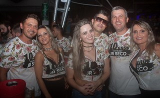 
<a style='margin-left: 5px;' class='btn btn-xs btn-social btn-facebook' href='https://www.facebook.com/sharer/sharer.php?u=https://www.galeramix.com.br/imagem/a68/800-800-90/conteudo/site_galerias/68/10-costelaco-do-jr-seco-240.jpg' rel='popup' data-width='500' data-height='400'><i class='fa fa-facebook'></i>Compartilhar <span class='hidden-xs'>no Facebook</span>
</a> 
<a class='btn btn-default btn-xs' target='_blank' href='imagem/a68/800-800-90/conteudo/site_galerias/68/10-costelaco-do-jr-seco-240.jpg'>
<span class='glyphicon glyphicon-cloud-download'></span> Salvar
</a>
